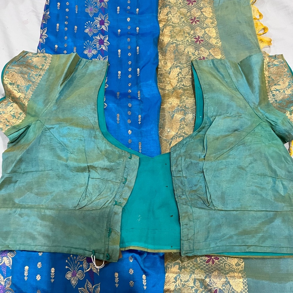 Traditional Indian Pattu Saree Royal Blue Gold Floral Border & Green Blouse M